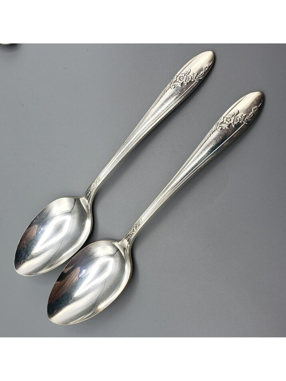 Oneida Community Tudor Plate Silverplated 2 Teaspoon Queen Bess 1946 Flatware
